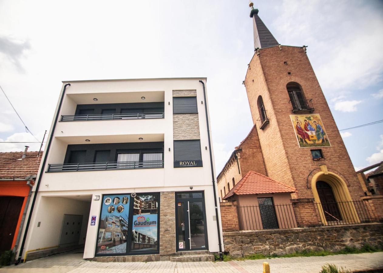 Royal Luxury Apartment Vrsac Bagian luar foto